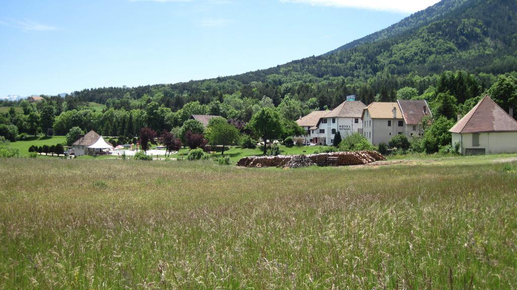 Hotel Restaurant Le Traineau Clelles Экстерьер фото