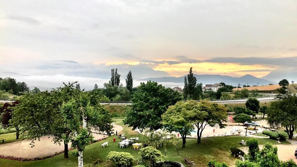 Hotel Restaurant Le Traineau Clelles Экстерьер фото