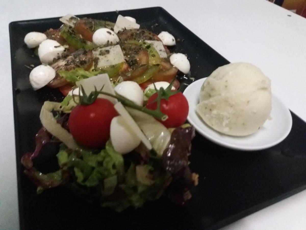 Hotel Restaurant Le Traineau Clelles Экстерьер фото